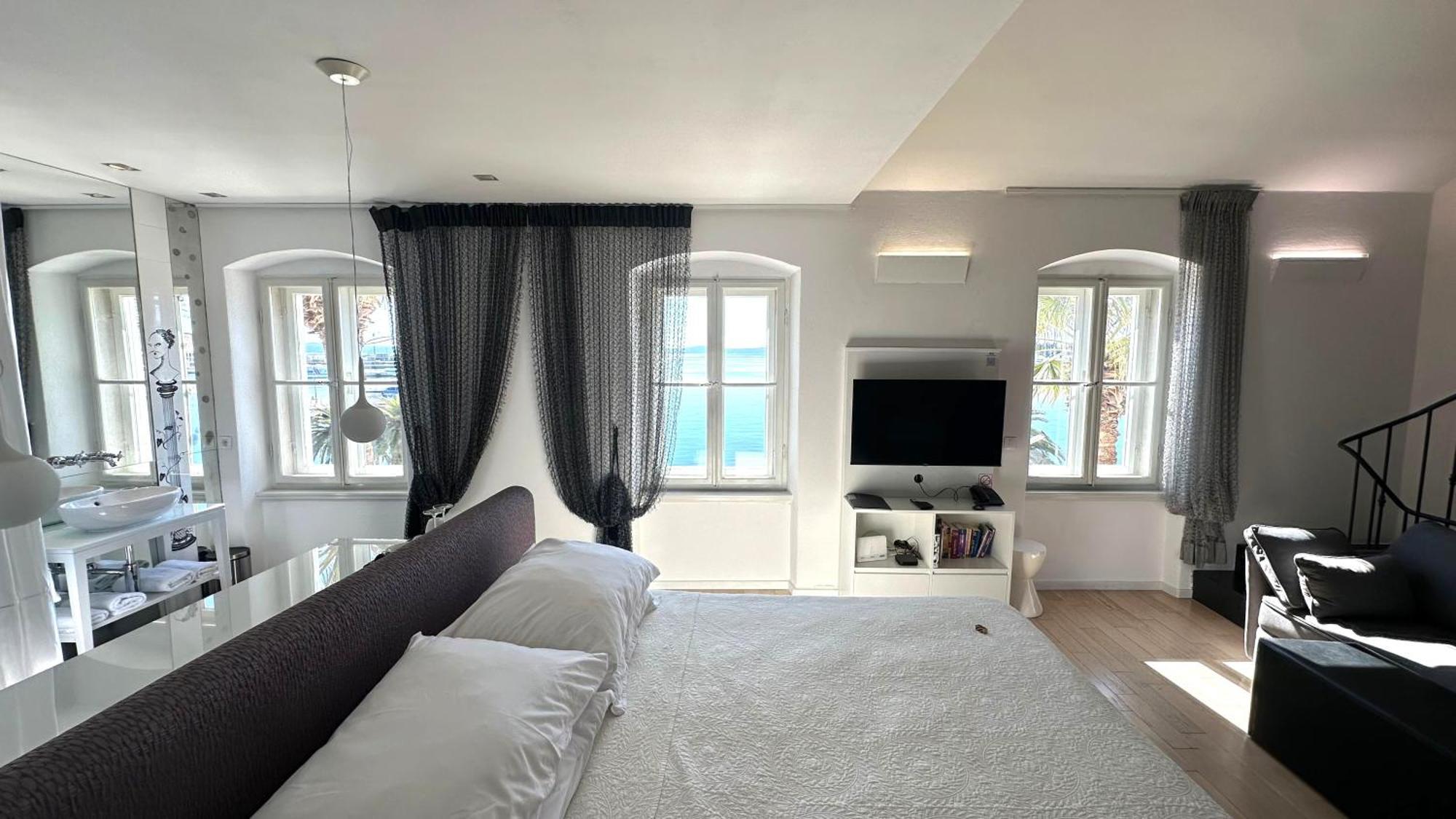 Riva Luxury Suites สปลิท ภายนอก รูปภาพ